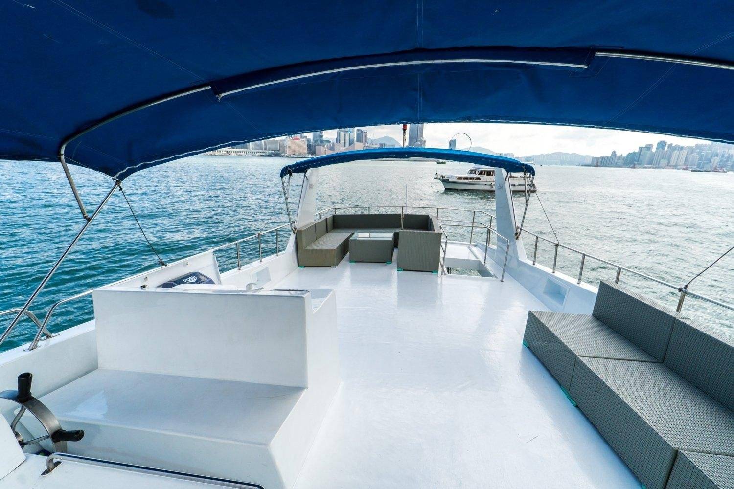 Holimood HK 【中環/觀塘】維港夜遊x夜釣墨魚團｜西式遊艇｜無限暢享小食飲品｜專業領隊 2026 16