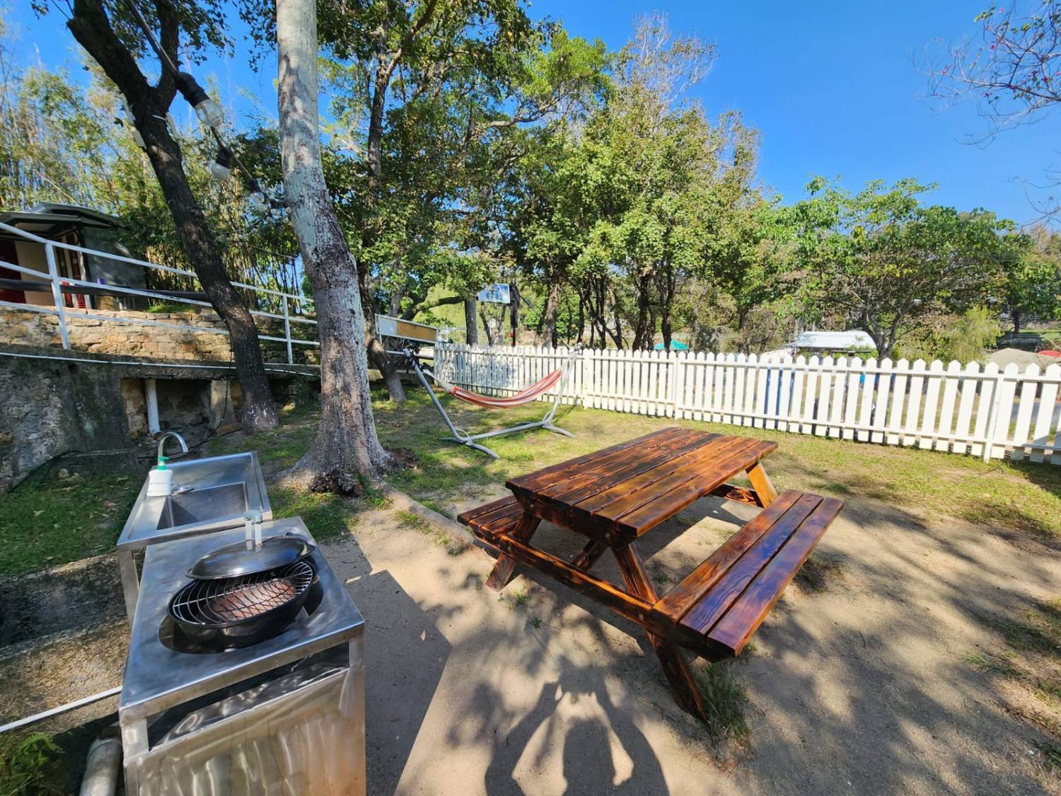 長洲西園露營歷奇園地 - 四大主題營區、豪華露營體驗、專業歷奇活動 【專屬草地平台】「巴拉」南非營(2-3人)｜長洲西園 1