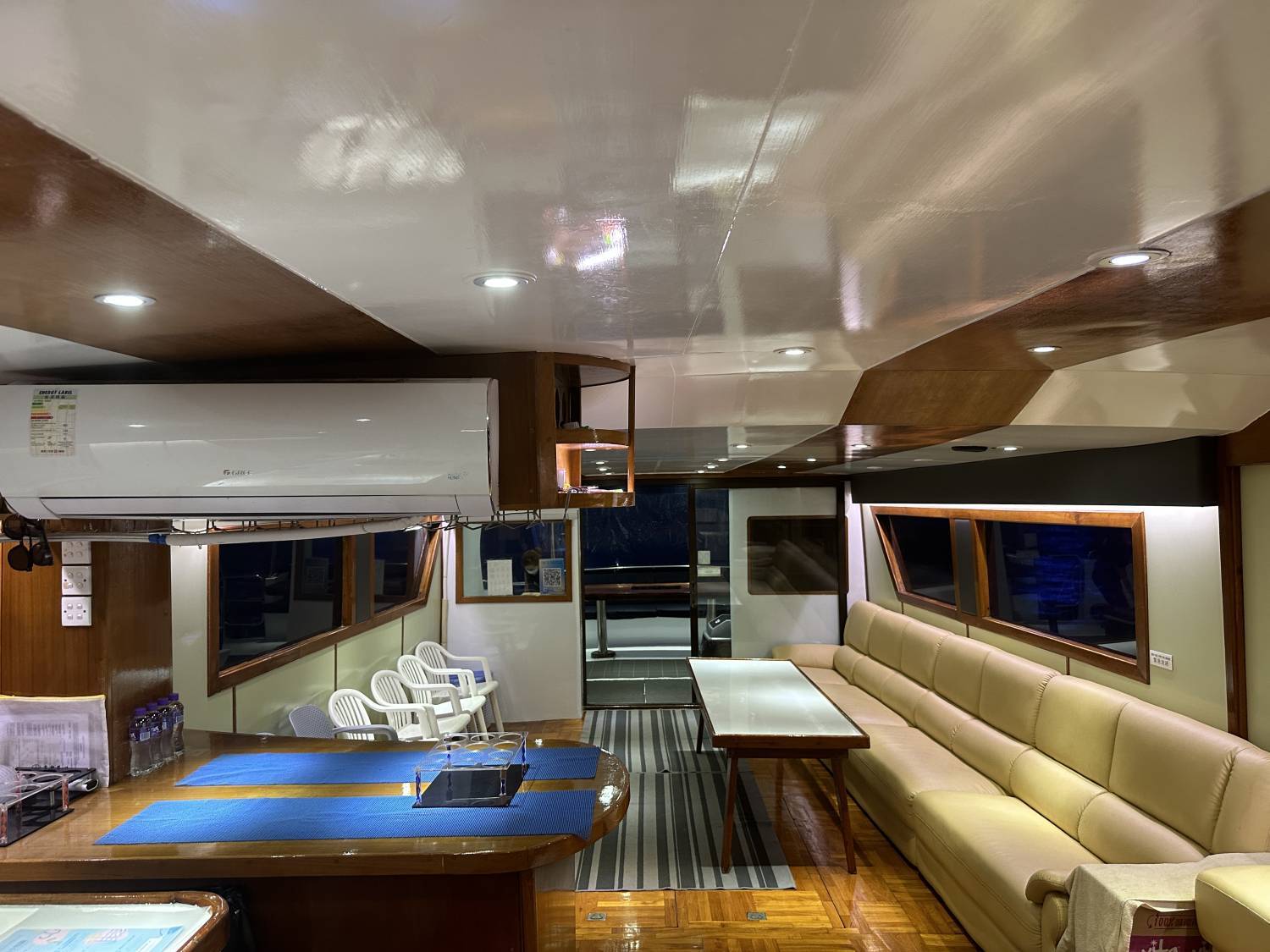 Holimood HK 【中環/觀塘】維港夜遊x夜釣墨魚團｜西式遊艇｜無限暢享小食飲品｜專業領隊 2026 15