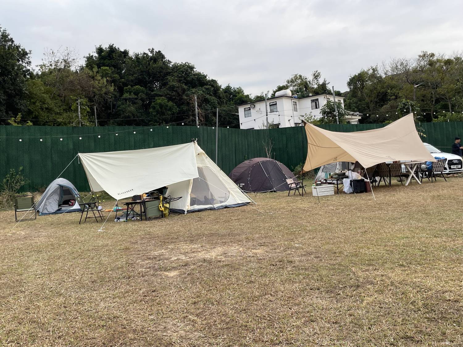 WE CAMP 元朗露營 - 15萬呎營地｜豪華露營、汽車露營、塘景露營體驗 【超大草原C-zone】【自扎營】 車邊/露營Feel/豪華版BBQ/火鍋專用區/獨享場地 1