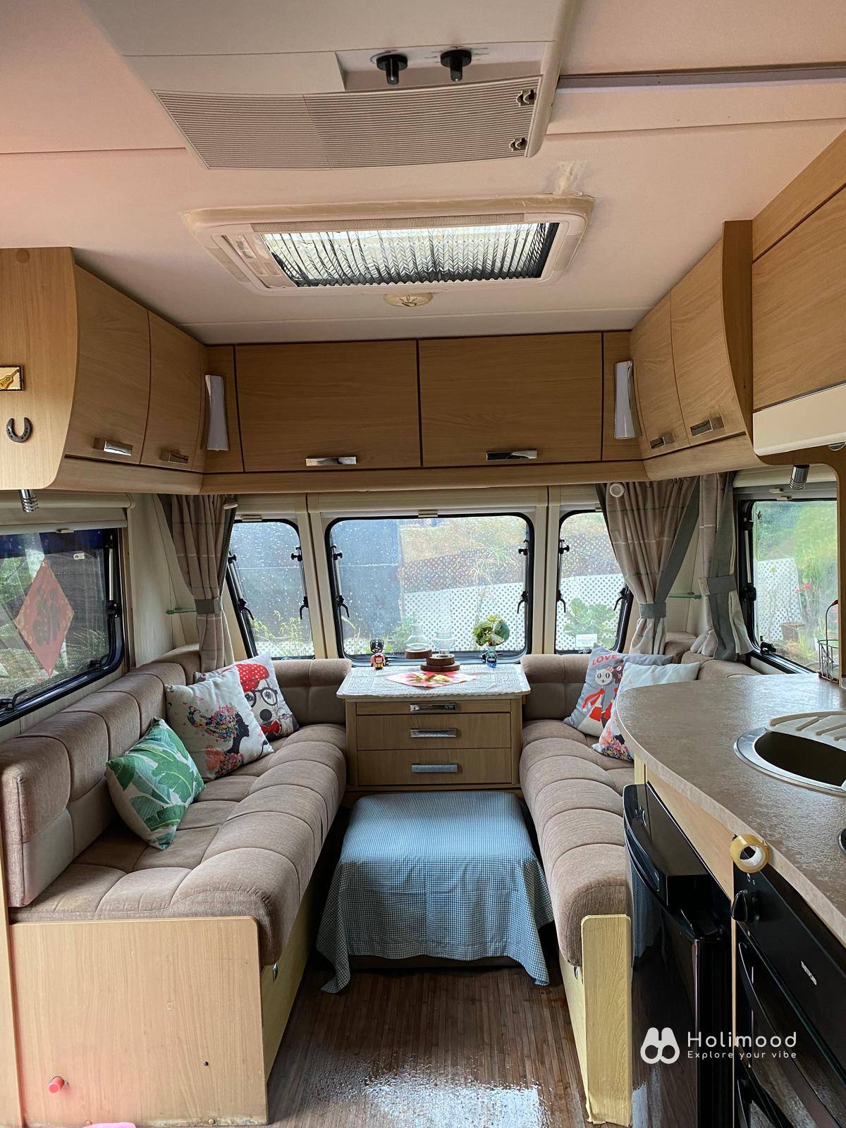 NutsCamping 【情侶好去處】錦田浪漫溫馨 2-4 人露營車｜私人花園 BBQ 2