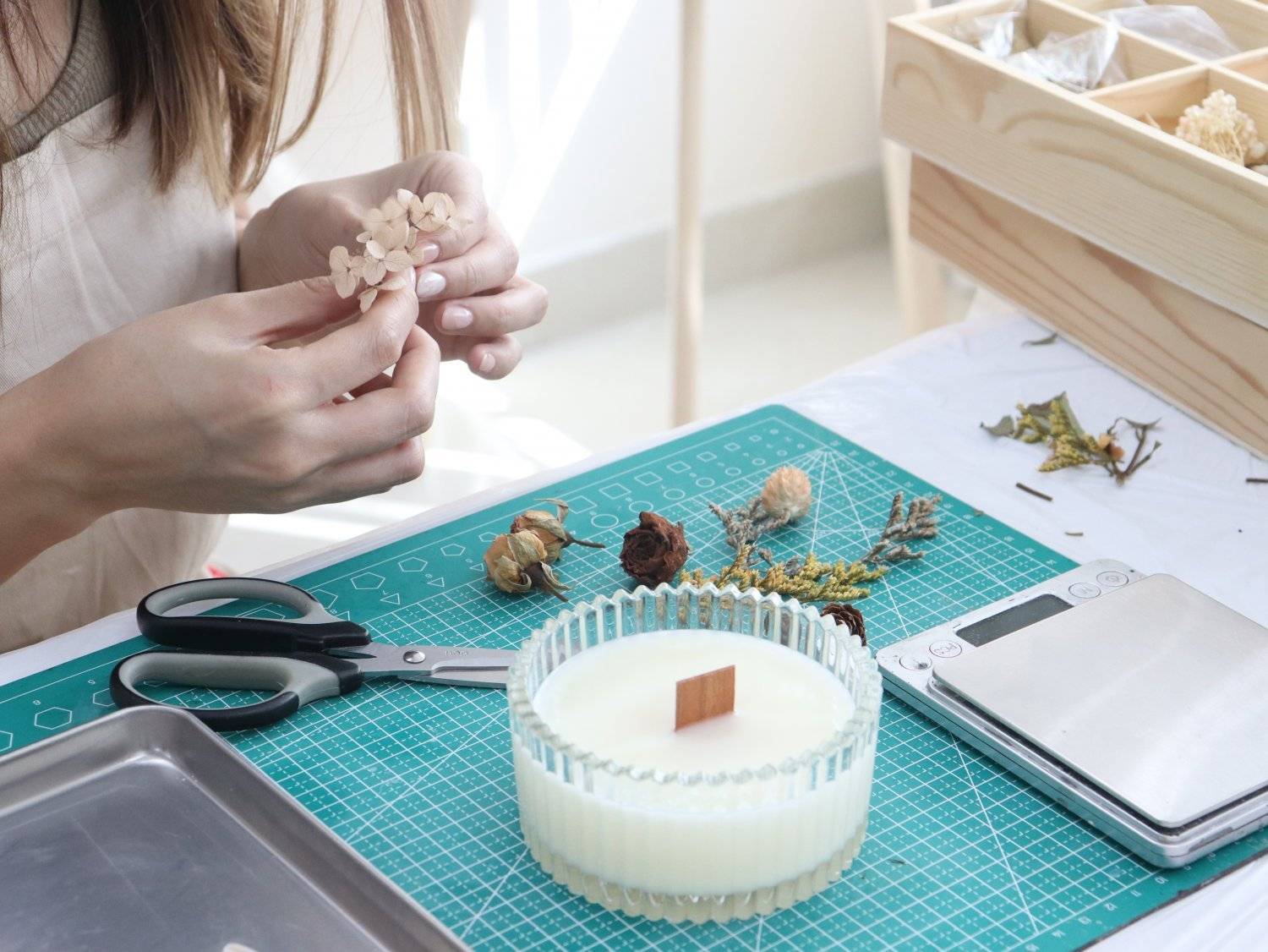 The Lucky Ones Candle Studio 蠟燭證書班及工作坊 【森系小清新】韓式乾花香薰大豆蠟燭工作坊 7