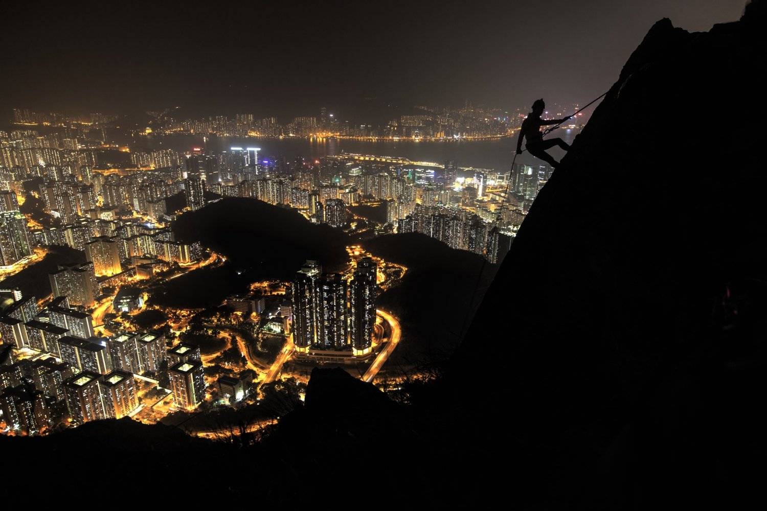 Explorer Hong Kong 【觀塘自殺涯】 夜間攀岩（沿繩下降體驗）- 私人包團 (8人起) 6