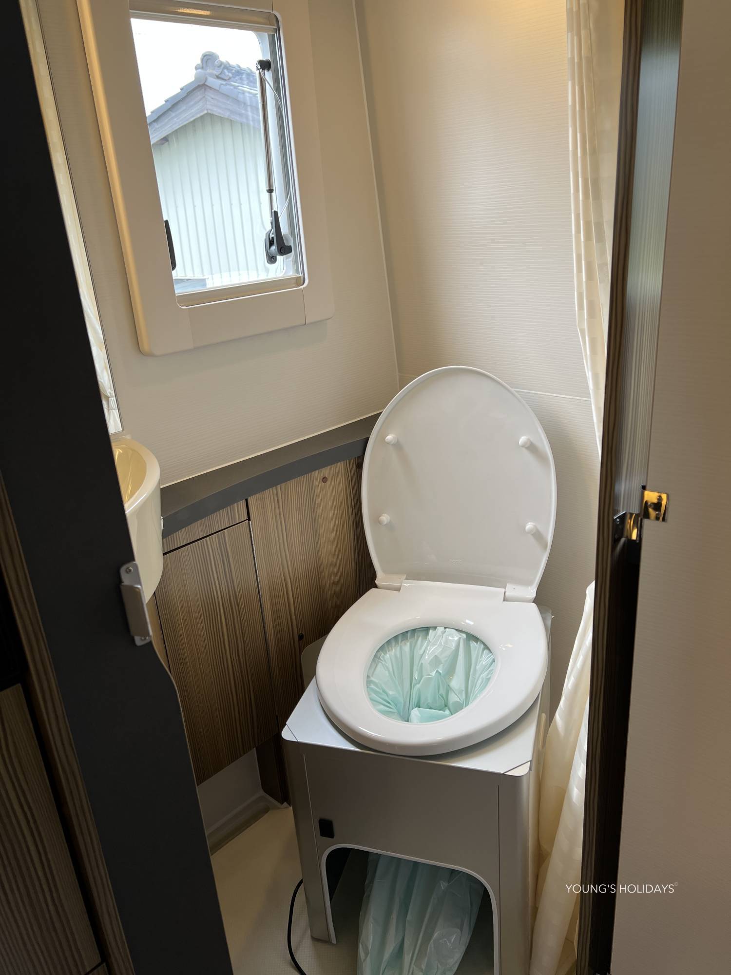 Youngs Holiday 悠揚假期 - 潛水旅遊、自駕遊、日本露營車 【東京成田】五人日本露營車24小時租用體驗(VT-ZIL 5) 6