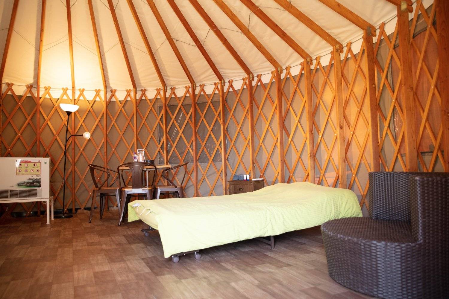 長洲西園露營歷奇園地 - 四大主題營區、豪華露營體驗、專業歷奇活動 【遊牧民族文化】 中蒙古包( 2-4 人)｜長洲西園 4