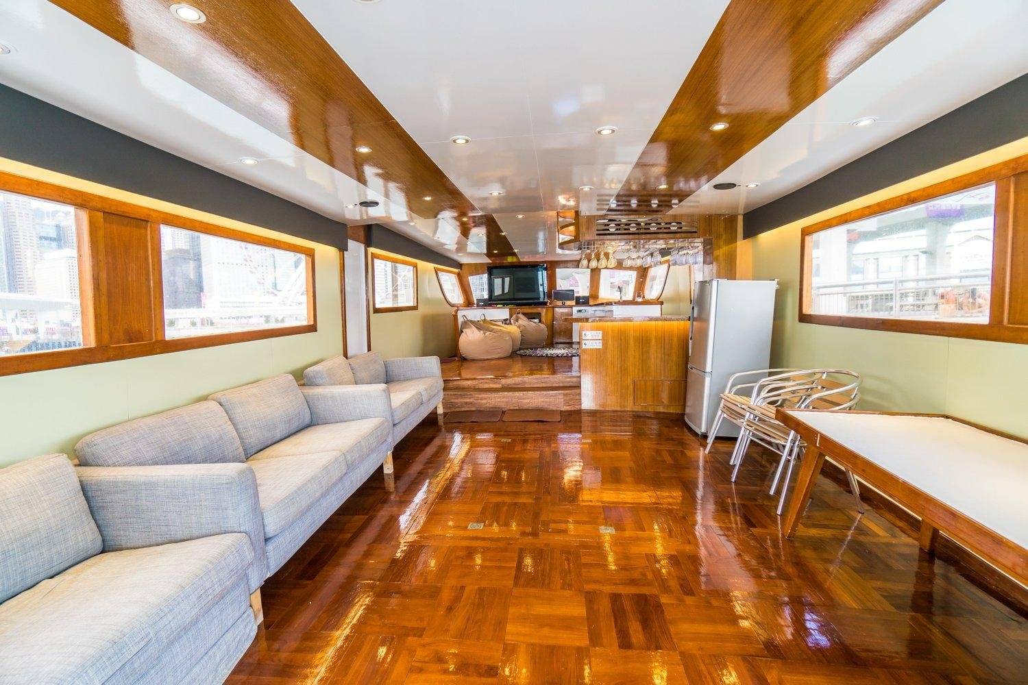 Holimood HK 【中環/觀塘】維港夜遊x夜釣墨魚團｜西式遊艇｜無限暢享小食飲品｜專業領隊 2026 13