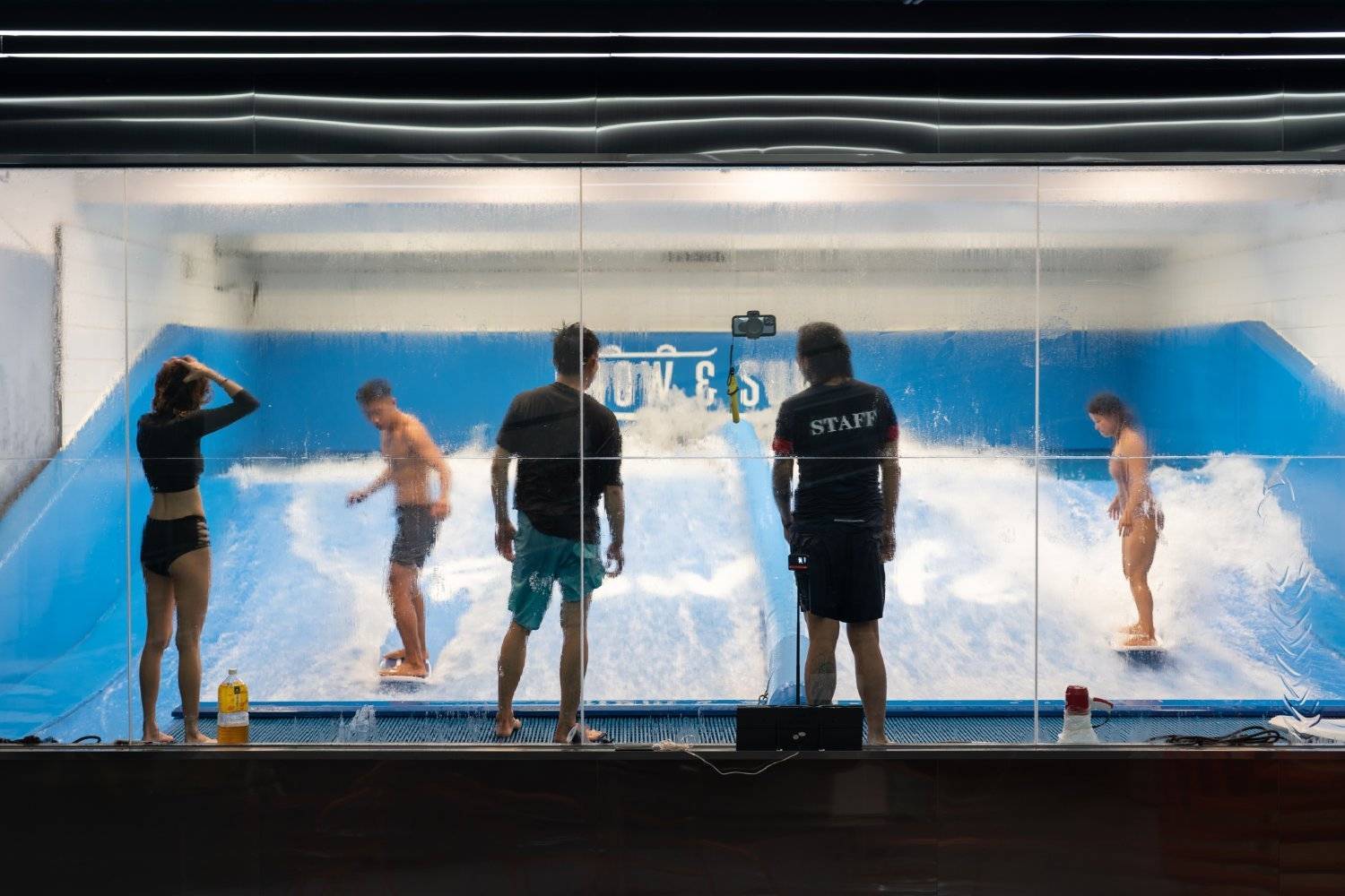 Snow & Surf 室內滑雪衝浪體驗/ 套票及包場優惠 【室內衝浪體驗】全港首個集恆溫衝浪與滑雪於一身場地 2