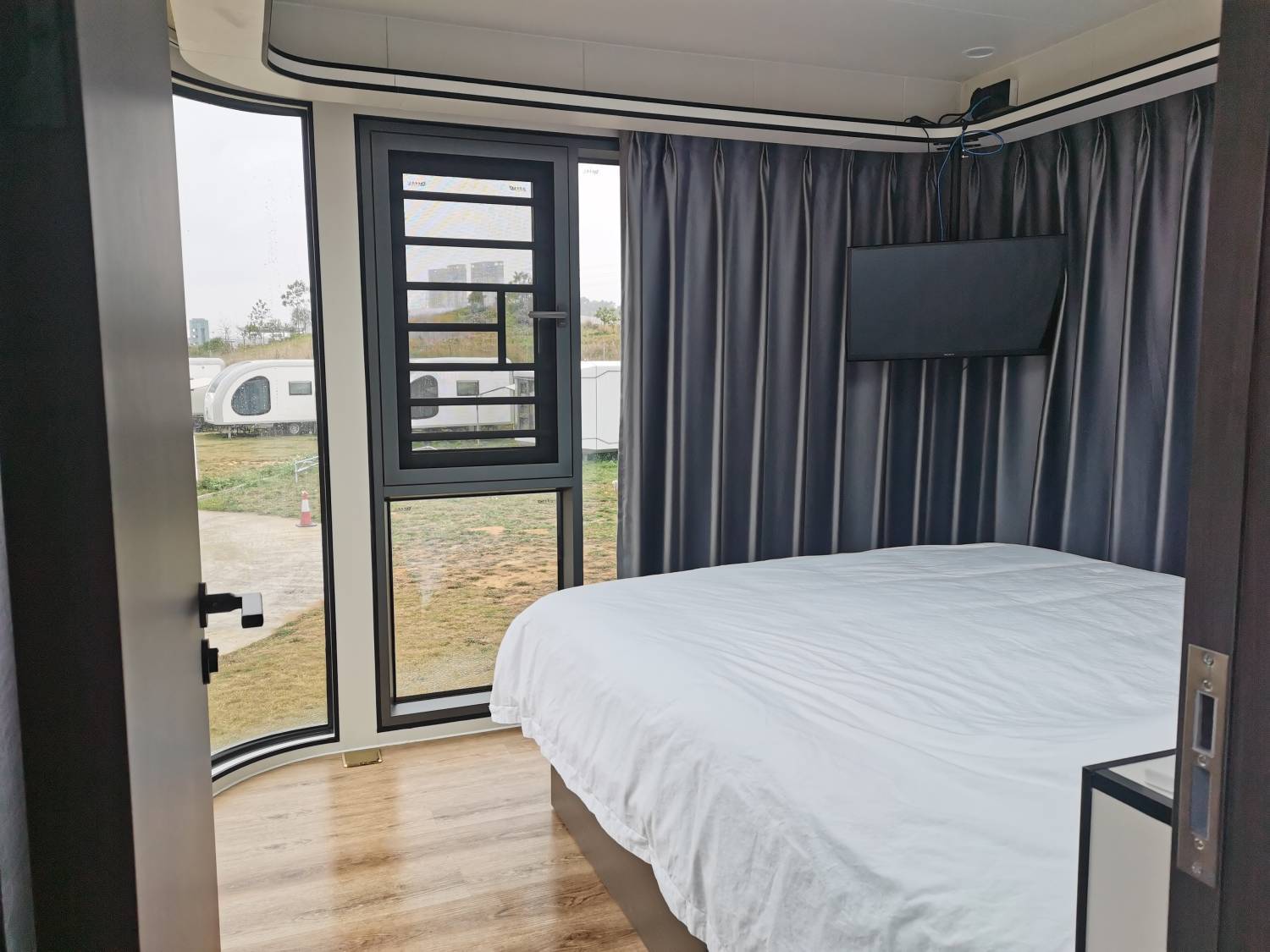 Park Nature Hillside 世外桃源 | 太空星艦露營車·蓮麻坑豪華營地 【親子系列】Starship FX 親子太空艦  < 2-6人 > 4