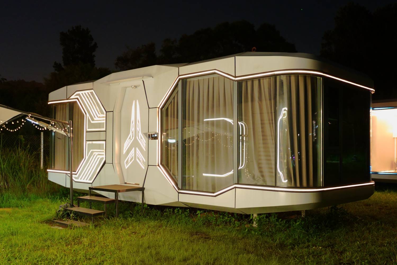 Park Nature Hillside 世外桃源 | 太空星艦露營車·蓮麻坑豪華營地 【寵物友善】🐶【Explorer X5】探星太空艙 < 2-4人 > 2